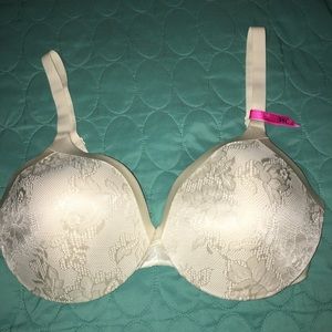 Maidenform 38C Bra. ✨Never Worn✨